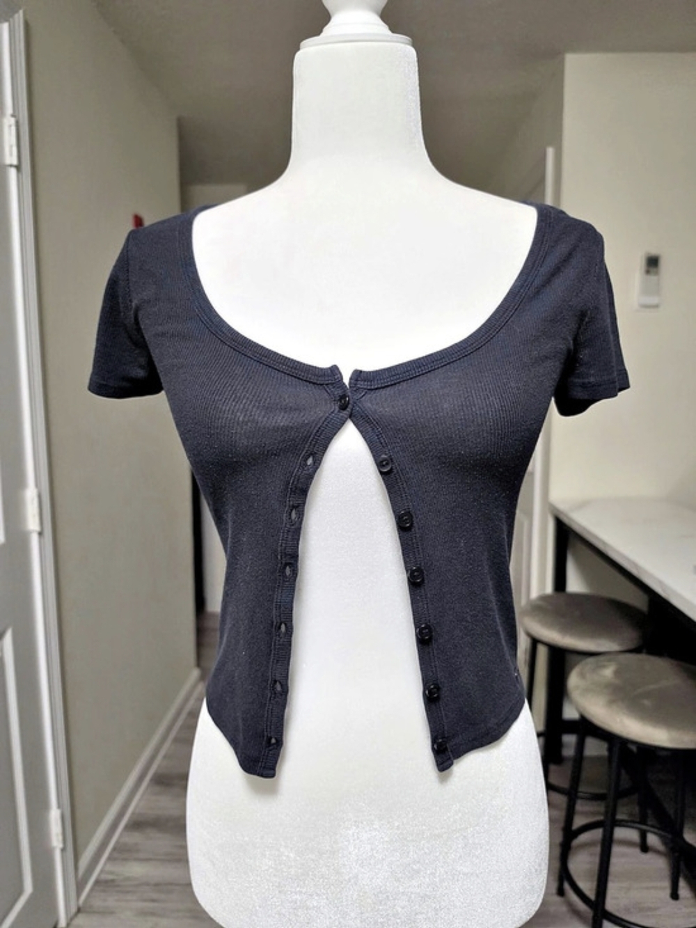 Hollister Ribbed Short Sleeve Button-Front Crop Top Black Short Sleeve Button